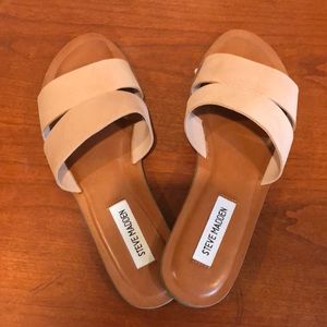 Steve Madden nude flat sandals